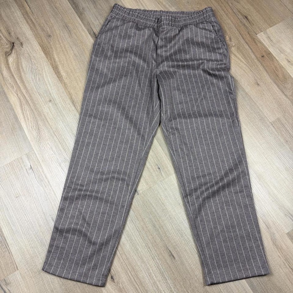 A New Day Brown Pinstripe Cropped Ankle Pull OnPants.‎ NWOT. Size Medium